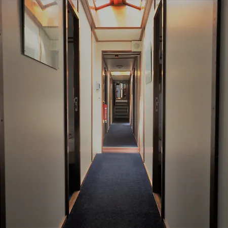 Hotelboat Sarah 호텔 2*