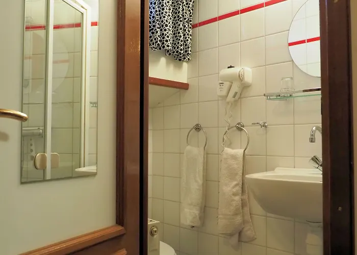 Hotelboat Sarah Hotel 2*