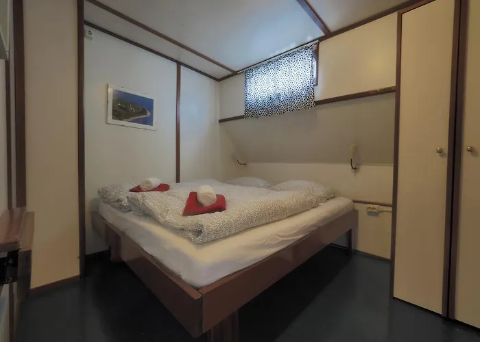 Hotel Hotelboat Sarah 2*